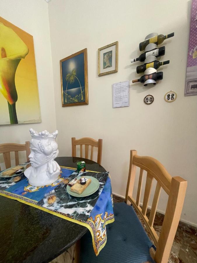 Maya'S Apartment Close To Ballaro Market And Central Station Palermo Exteriér fotografie